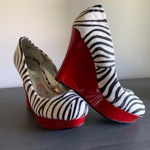 Bamboo Zebra Animal Print Never Worn. White and Black with Red Heels Size 8